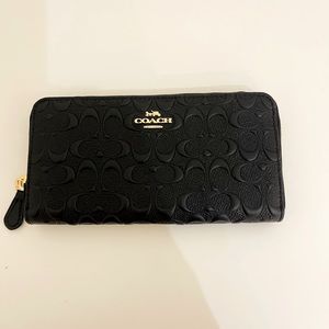 BRAND NEW Coach Accordion Wallet In Signature Leather BLACK and GOLD